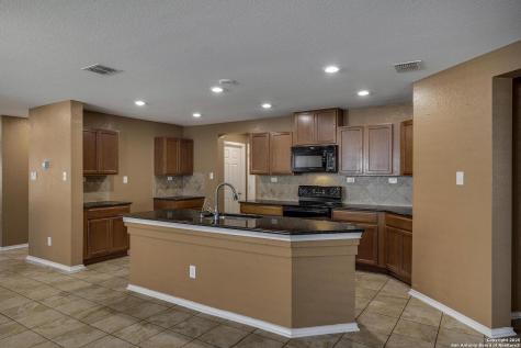 1411 Hummingbird San Antonio TX 78245