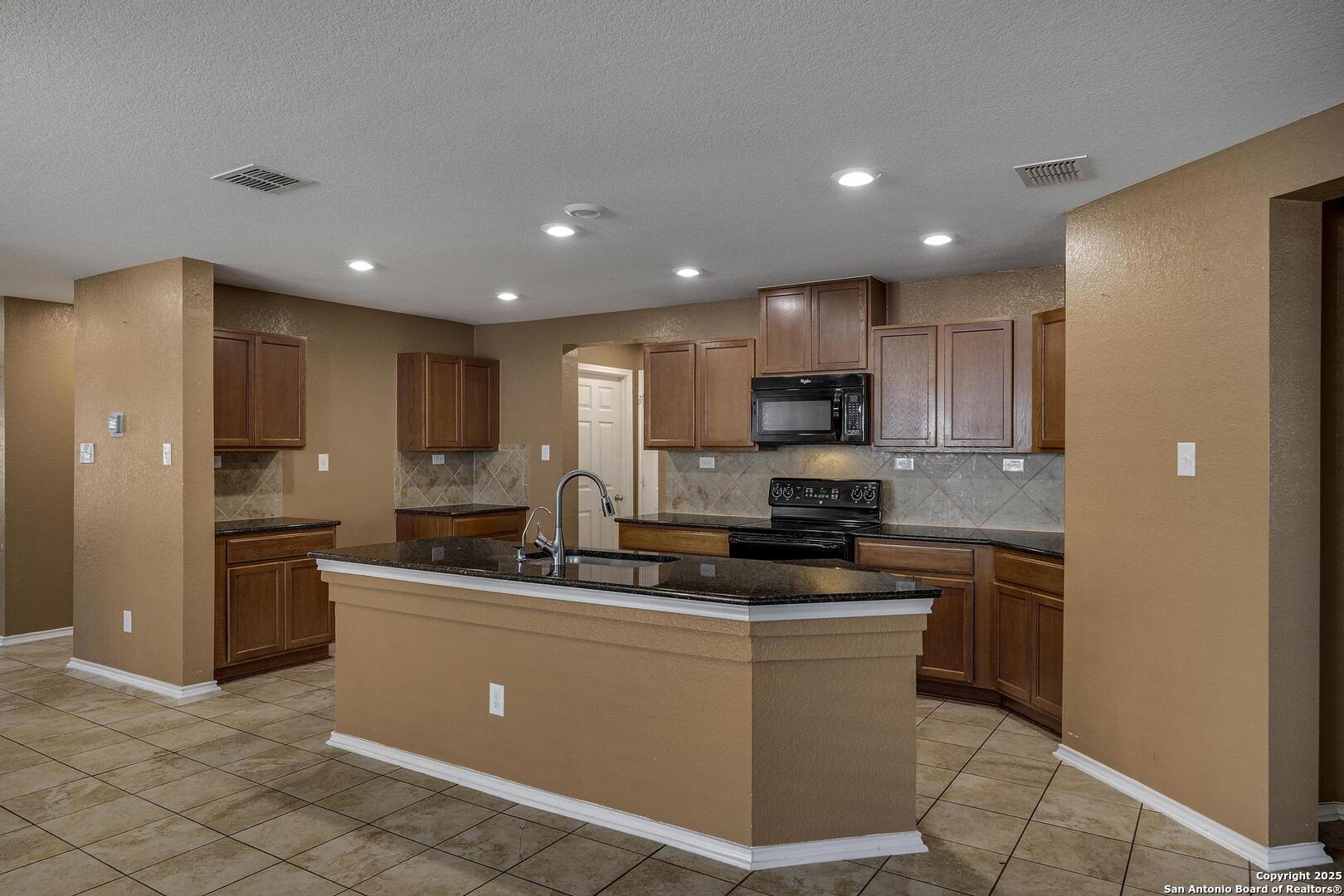 1411 Hummingbird San Antonio TX 78245