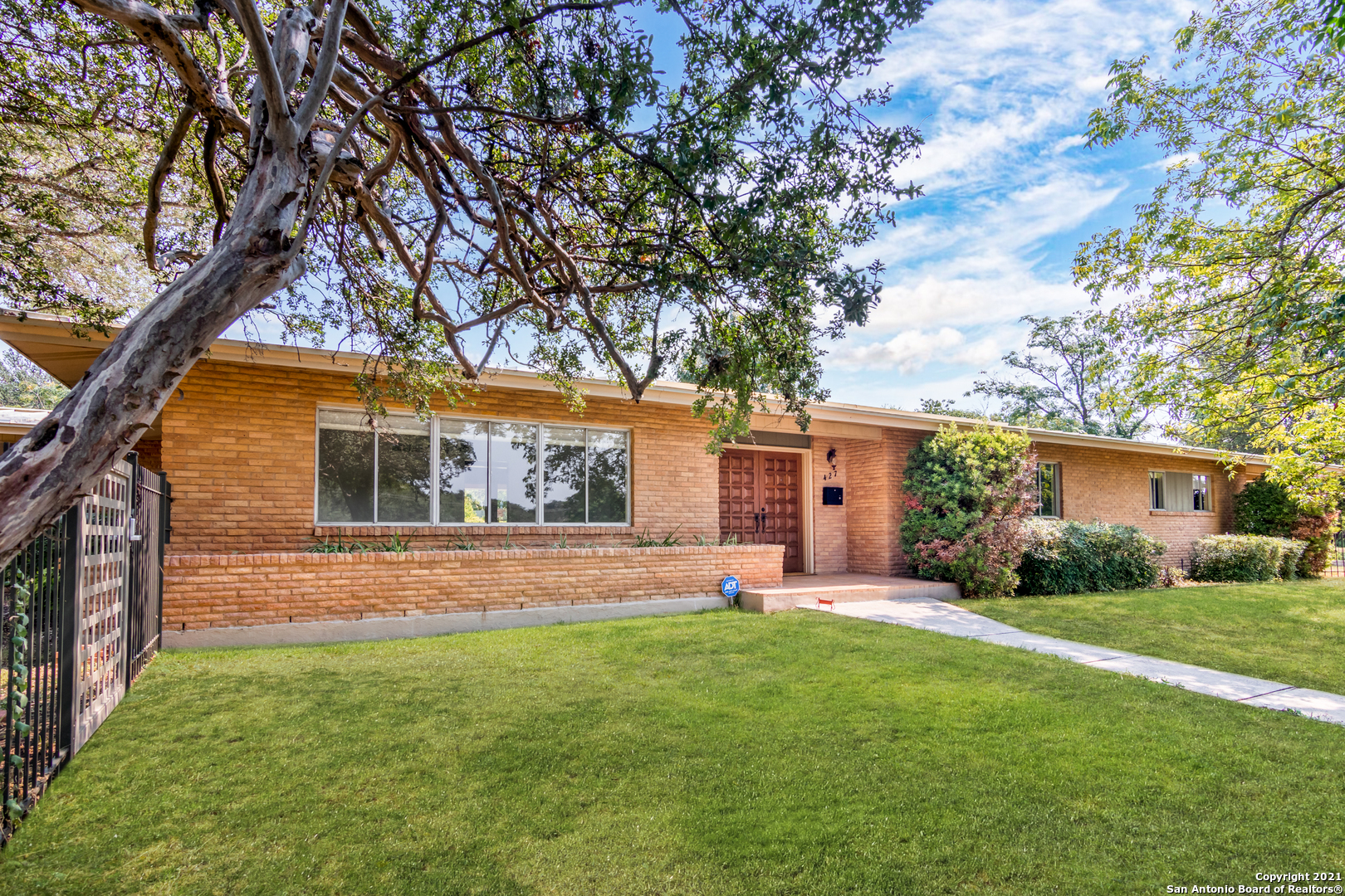 427 E Woodlake Drive San Antonio TX 78229