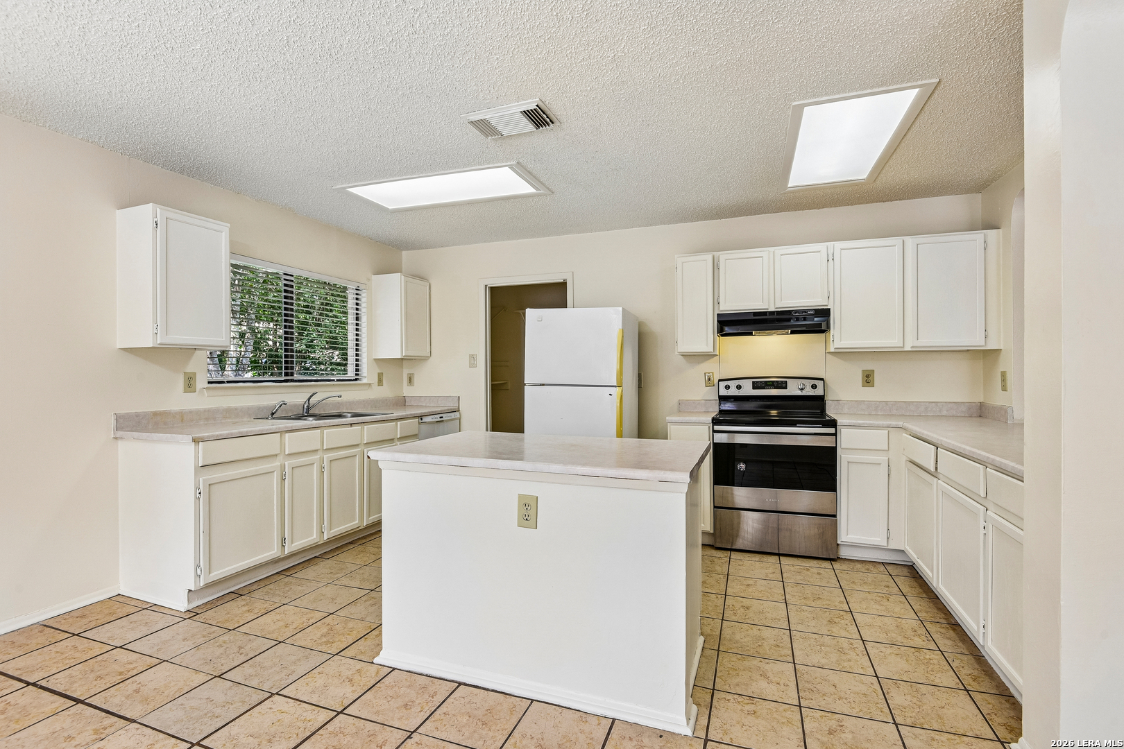 8142 Manderly Place Converse TX 78109