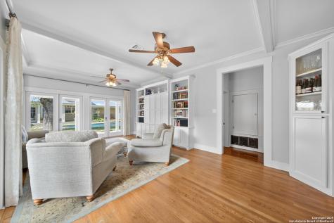 929 Cambridge Oval San Antonio TX 78209