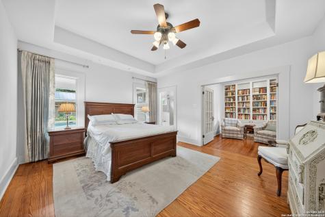 929 Cambridge Oval San Antonio TX 78209