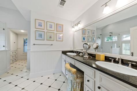 929 Cambridge Oval San Antonio TX 78209