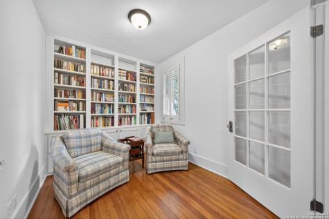 929 Cambridge Oval San Antonio TX 78209