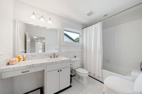 929 Cambridge Oval San Antonio TX 78209