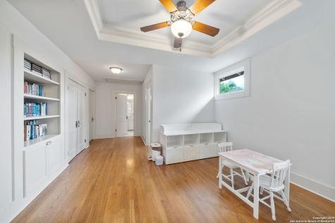 929 Cambridge Oval San Antonio TX 78209