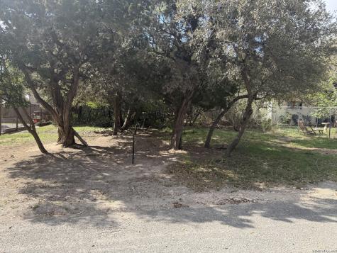 Lot 5 Blue Cove Lakehills TX 78063