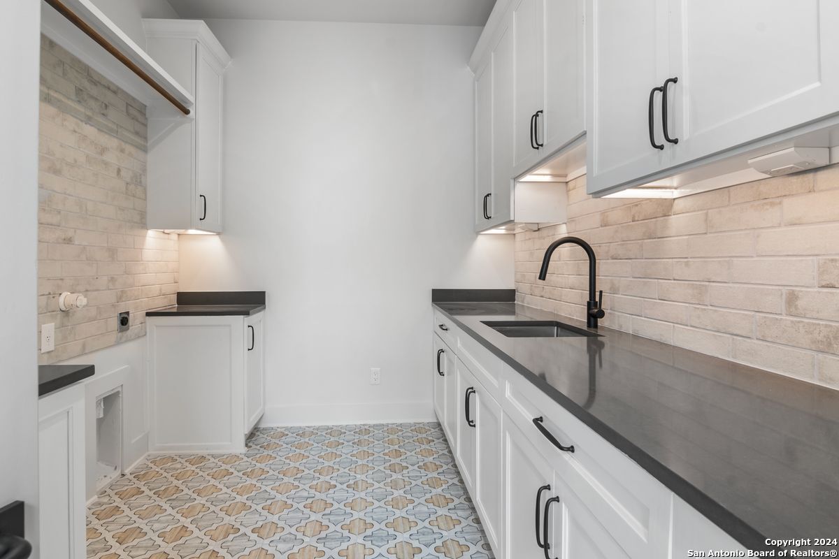 39 Dominion Heights San Antonio TX 78257