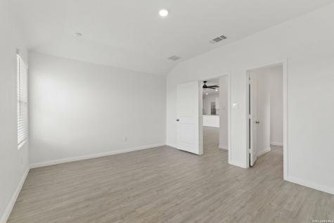 105 Olympic Cove Seguin TX 78155