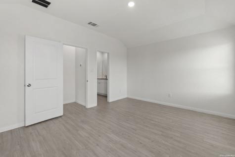 105 Olympic Cove Seguin TX 78155