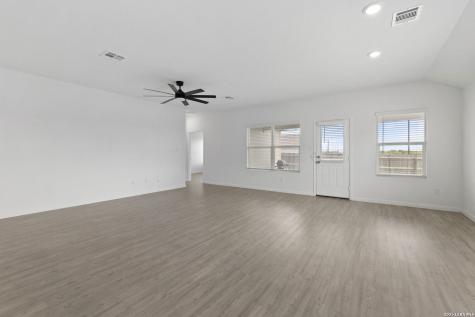 105 Olympic Cove Seguin TX 78155