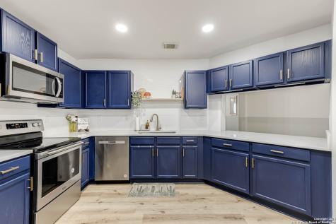 7035 Valmont San Antonio TX 78240