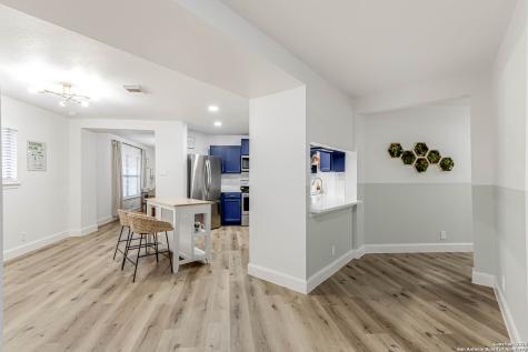 7035 Valmont San Antonio TX 78240
