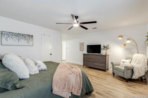 7035 Valmont San Antonio TX 78240