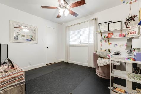 7035 Valmont San Antonio TX 78240