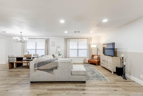 7035 Valmont San Antonio TX 78240