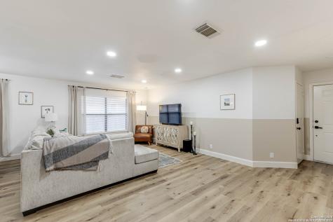7035 Valmont San Antonio TX 78240
