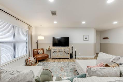 7035 Valmont San Antonio TX 78240