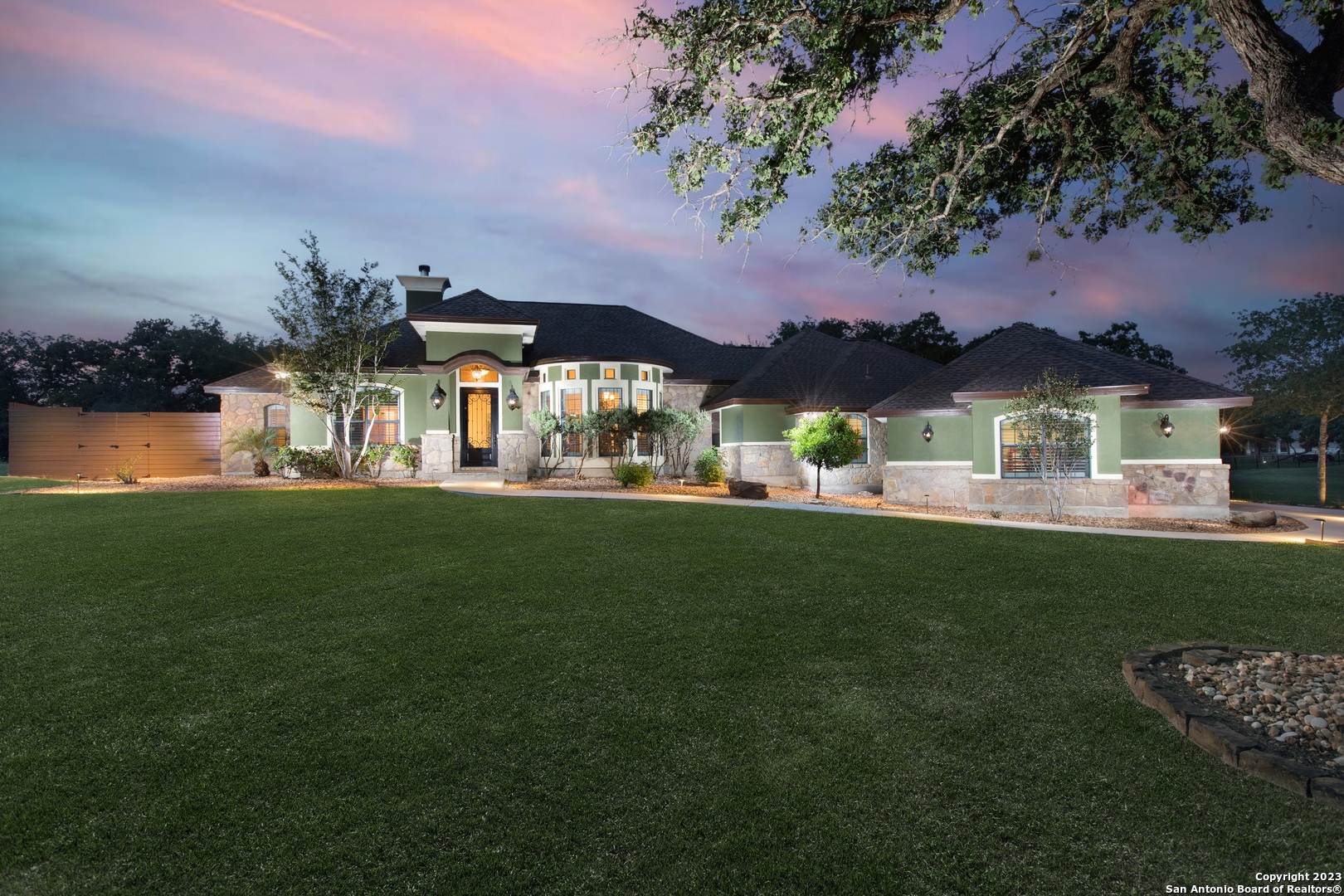 120 Abrego Knoll Drive Floresville TX 78114