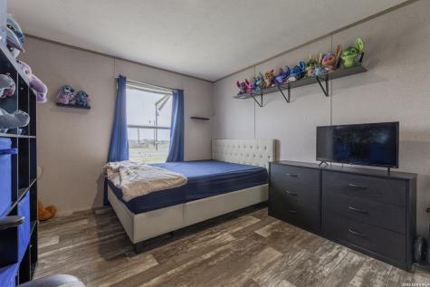 240 Private Road 4653 Hondo TX 78861