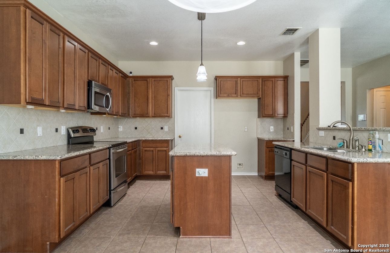 14004 Roslin Live Oak TX 78233
