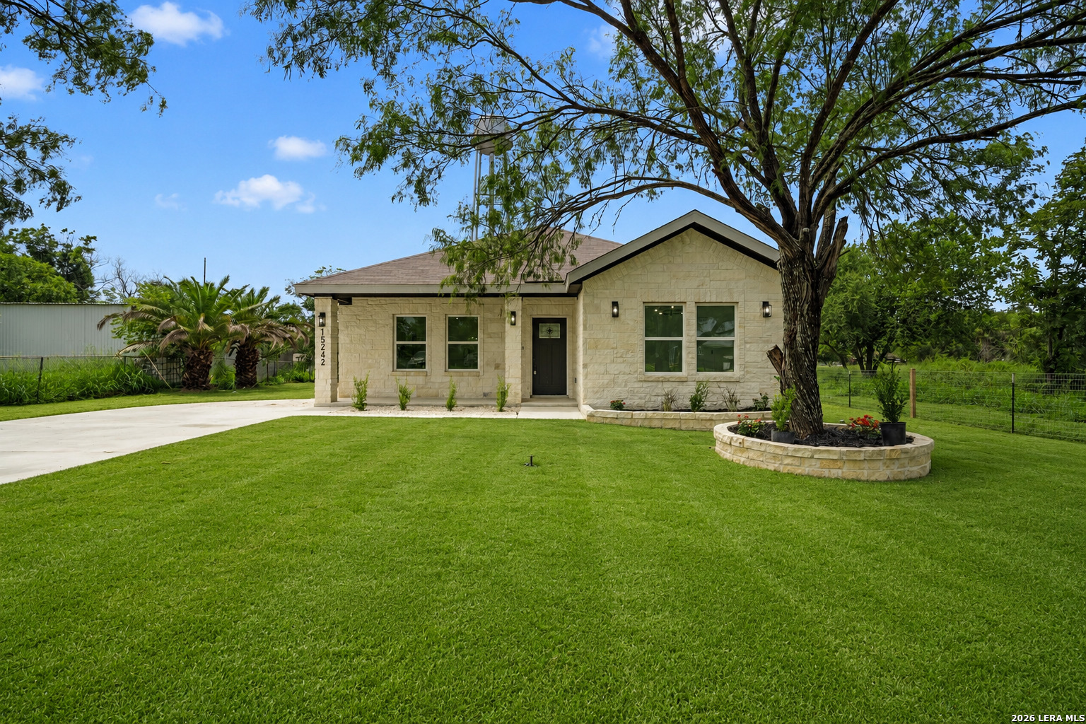 15242 Oak Street Lytle TX 78052