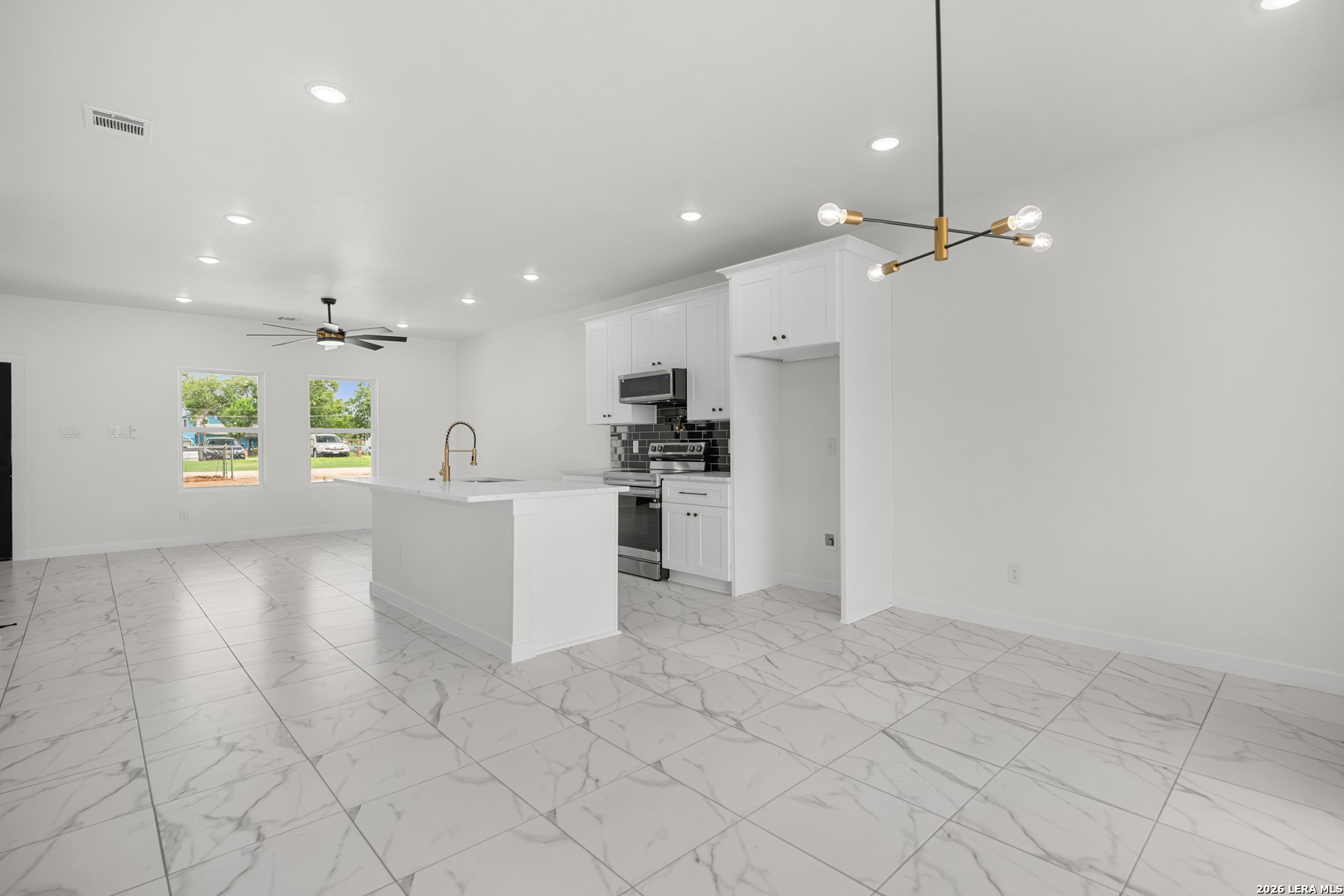 15242 Oak Street Lytle TX 78052