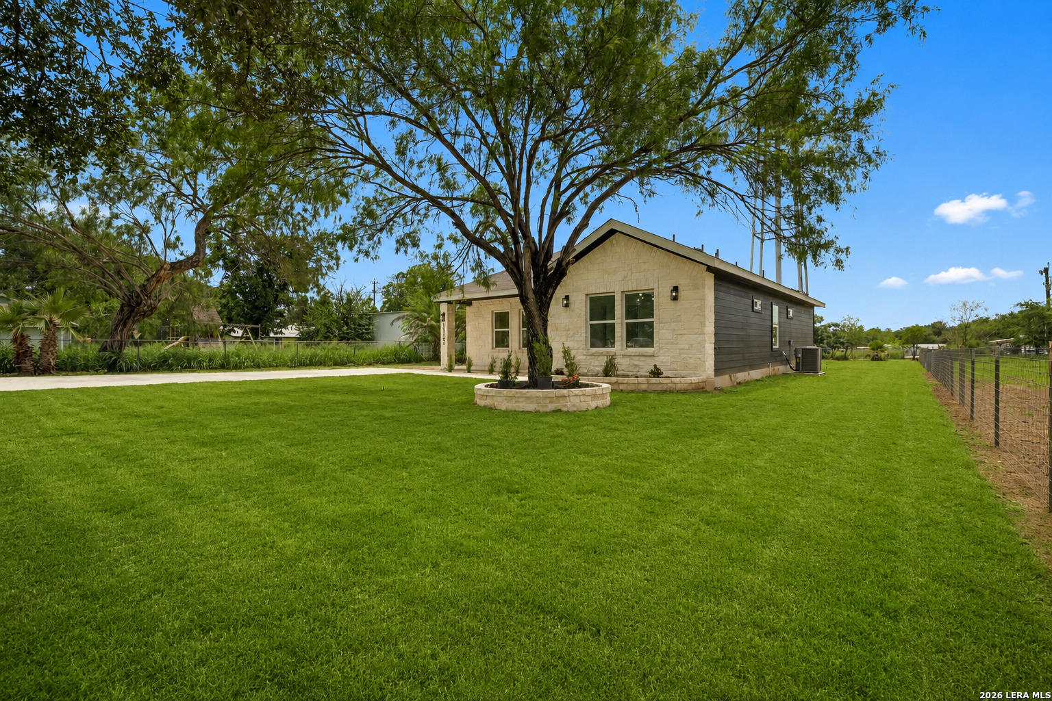 15242 Oak Street Lytle TX 78052