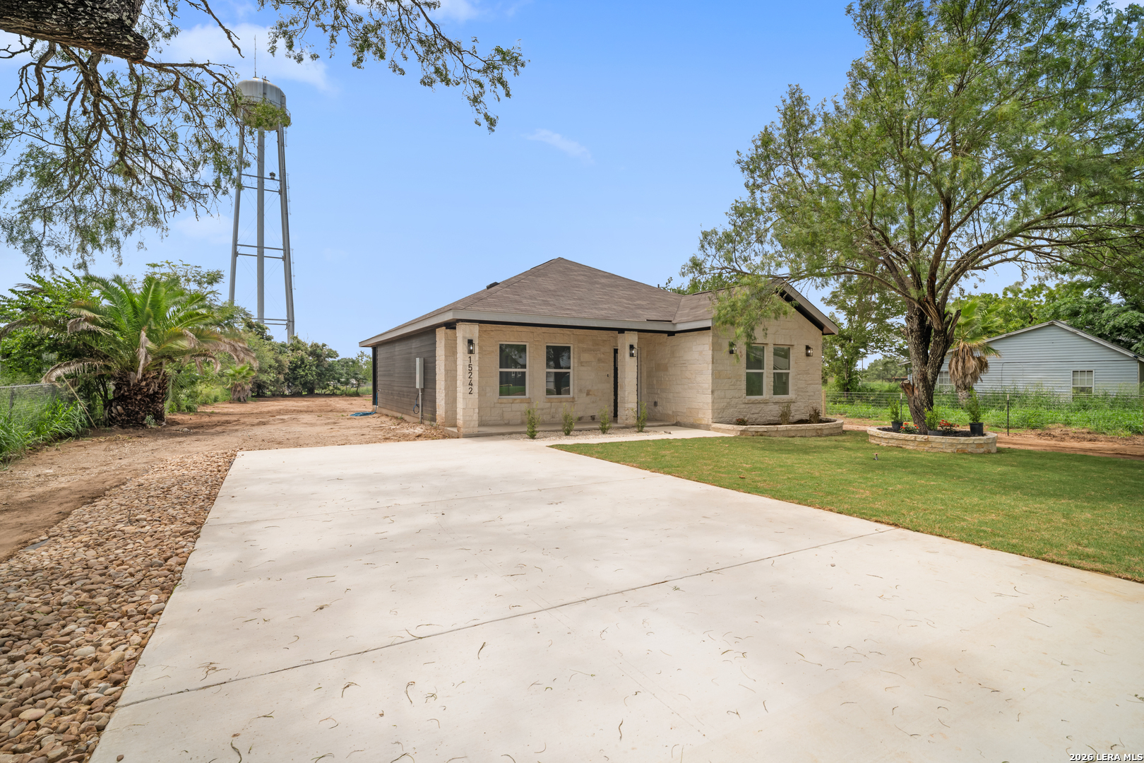 15242 Oak Street Lytle TX 78052
