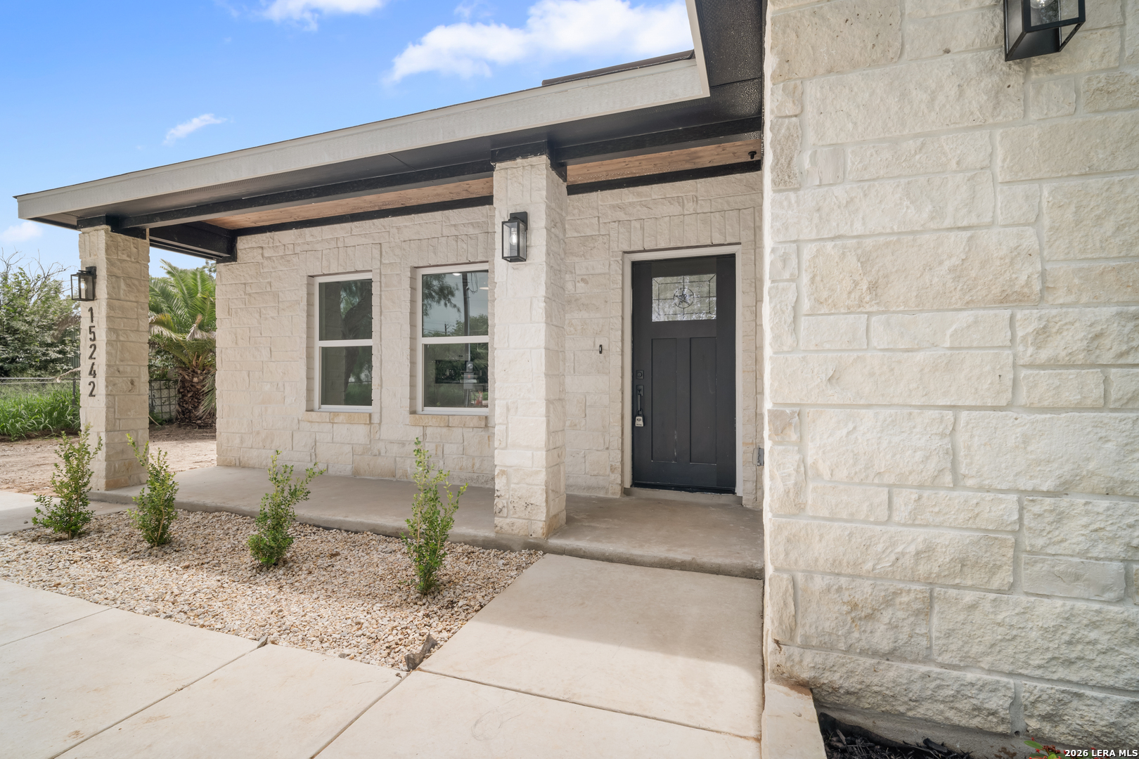15242 Oak Street Lytle TX 78052