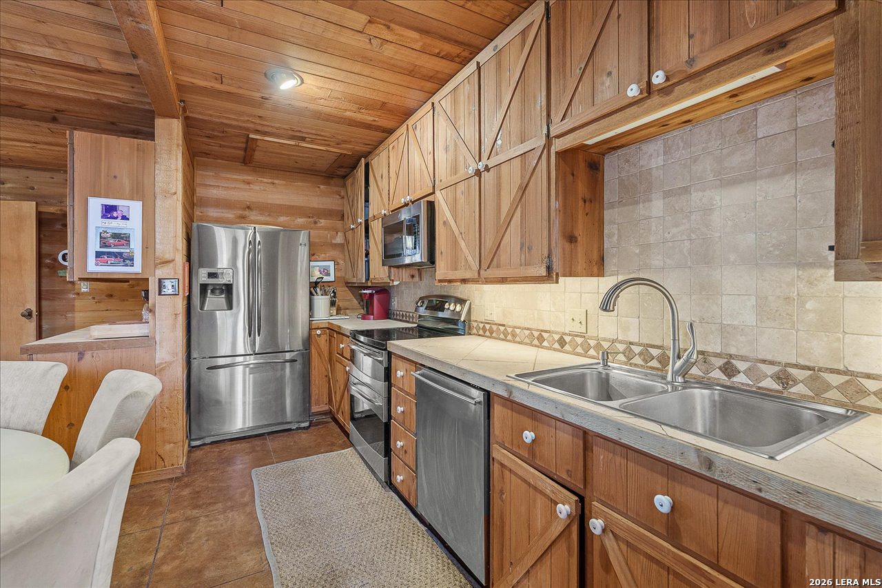 135 Perry Lane Kingsland TX 78639