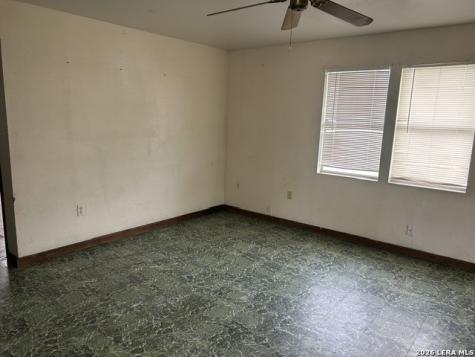 502 Alamo Street Crystal City TX 78839