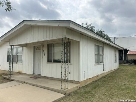 502 Alamo Street Crystal City TX 78839