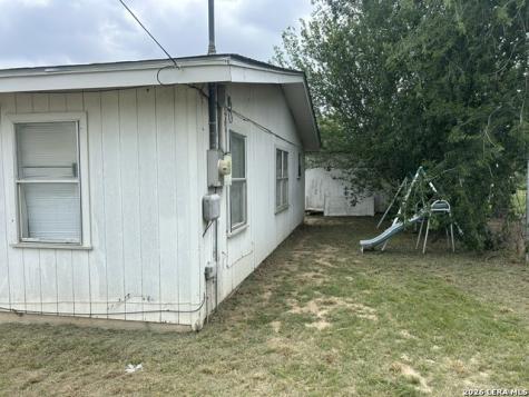 502 Alamo Street Crystal City TX 78839