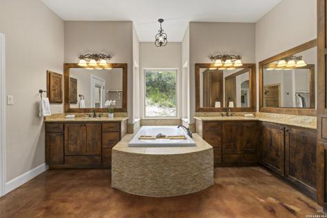 786 Shepherds Crook Helotes TX 78023