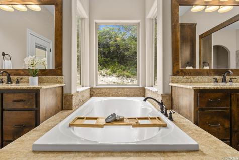 786 Shepherds Crook Helotes TX 78023
