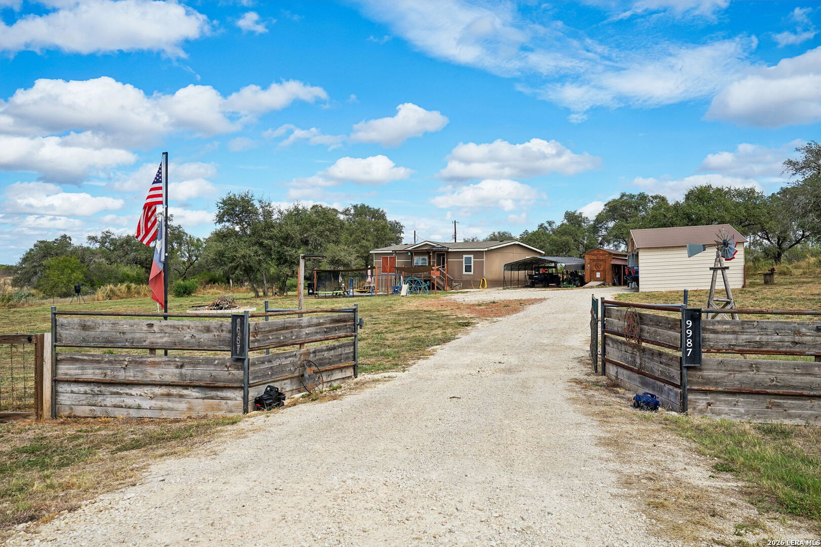10015 Fm 2200 S Yancey TX 78886
