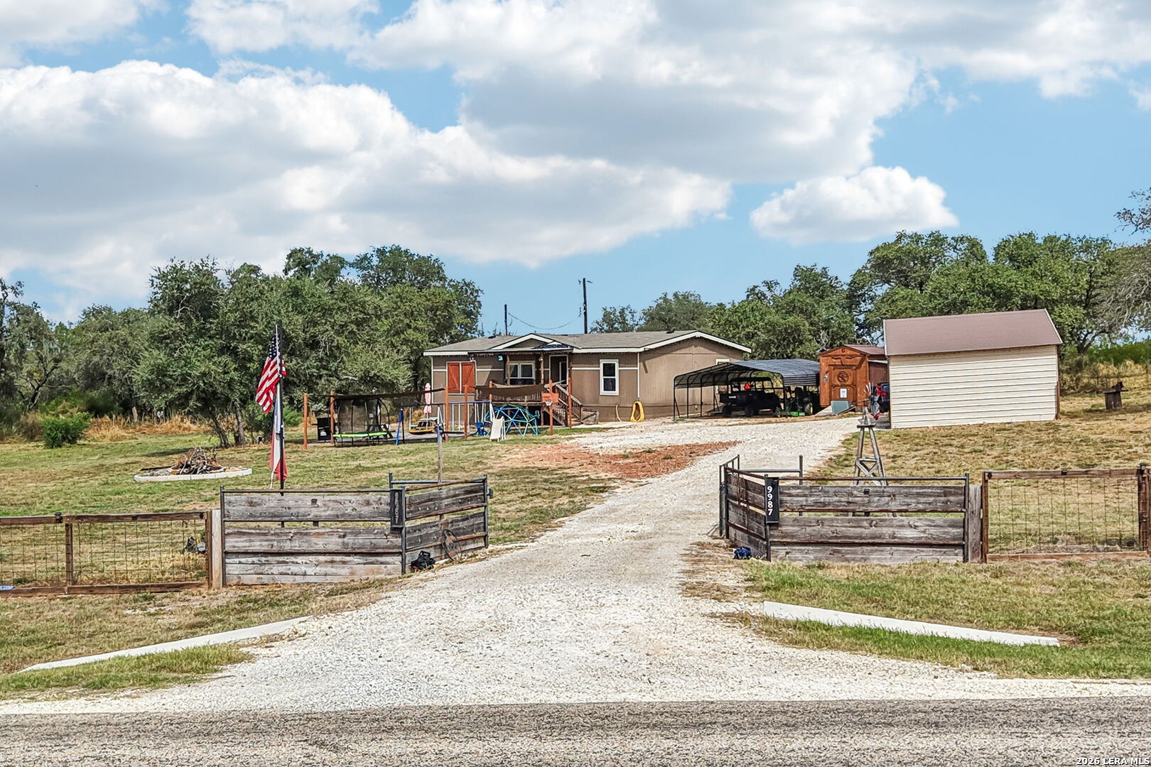 10015 Fm 2200 S Yancey TX 78886