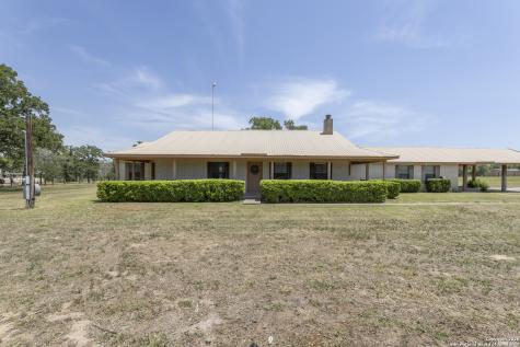 1941 Deer Trail Floresville TX 78114
