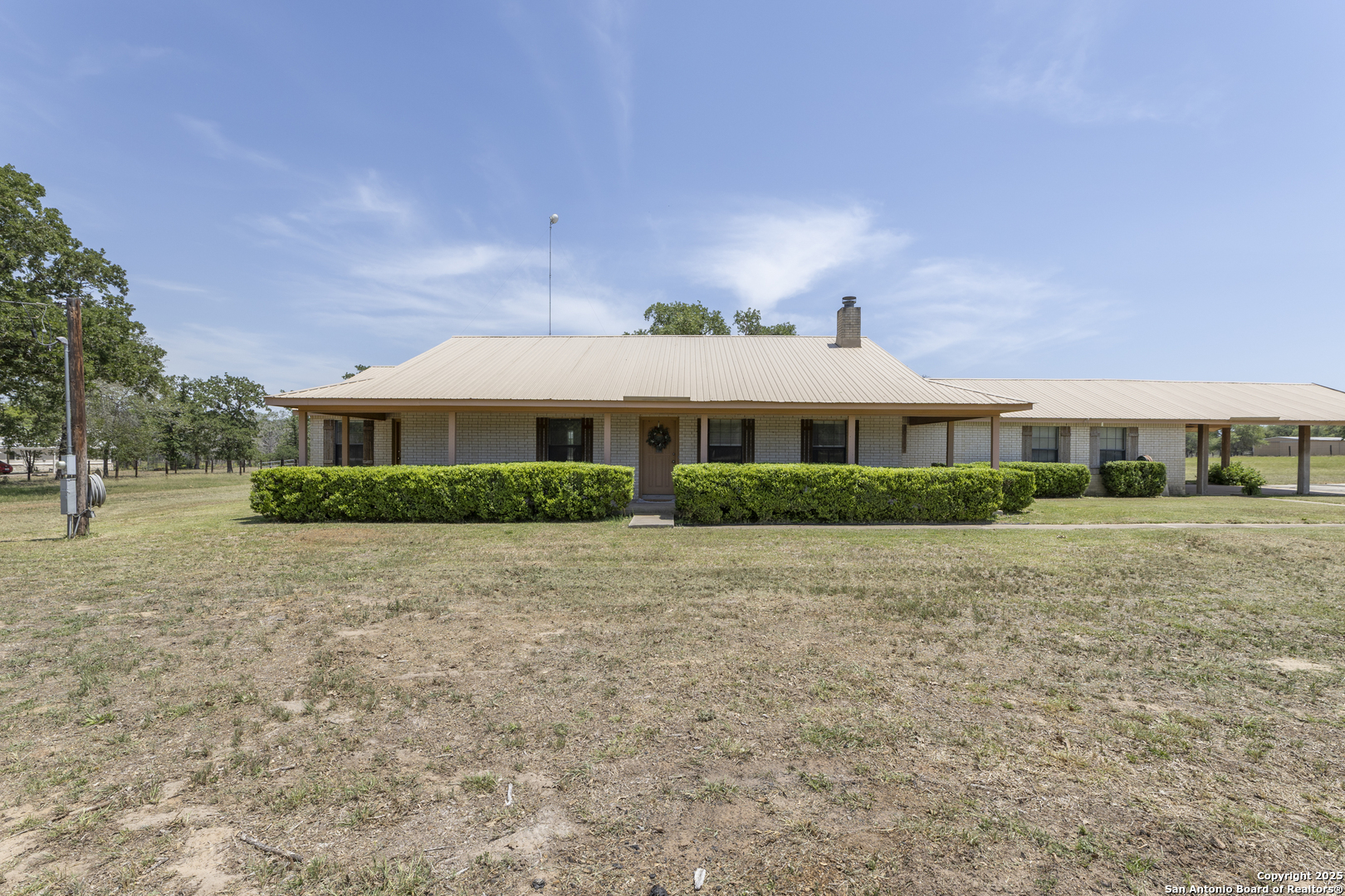 1941 Deer Trail Floresville TX 78114