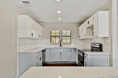2613 W Summit Avenue San Antonio TX 78228