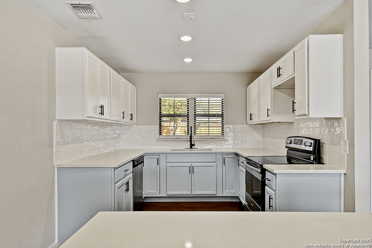 2613 W Summit Avenue San Antonio TX 78228