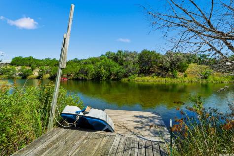 735 Hondo Creek Road Tarpley TX 78883