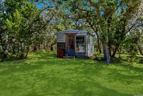 735 Hondo Creek Road Tarpley TX 78883