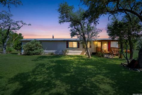 735 Hondo Creek Road Tarpley TX 78883