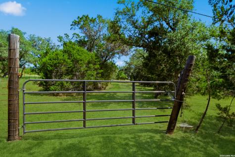 735 Hondo Creek Road Tarpley TX 78883