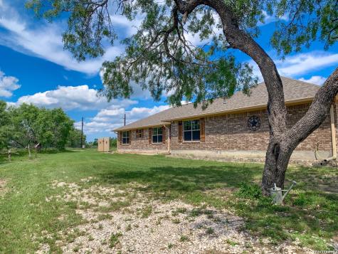 530 Pr D47 Charlotte TX 78011