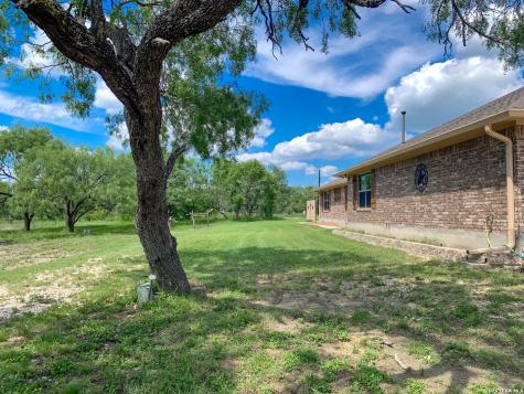 530 Pr D47 Charlotte TX 78011
