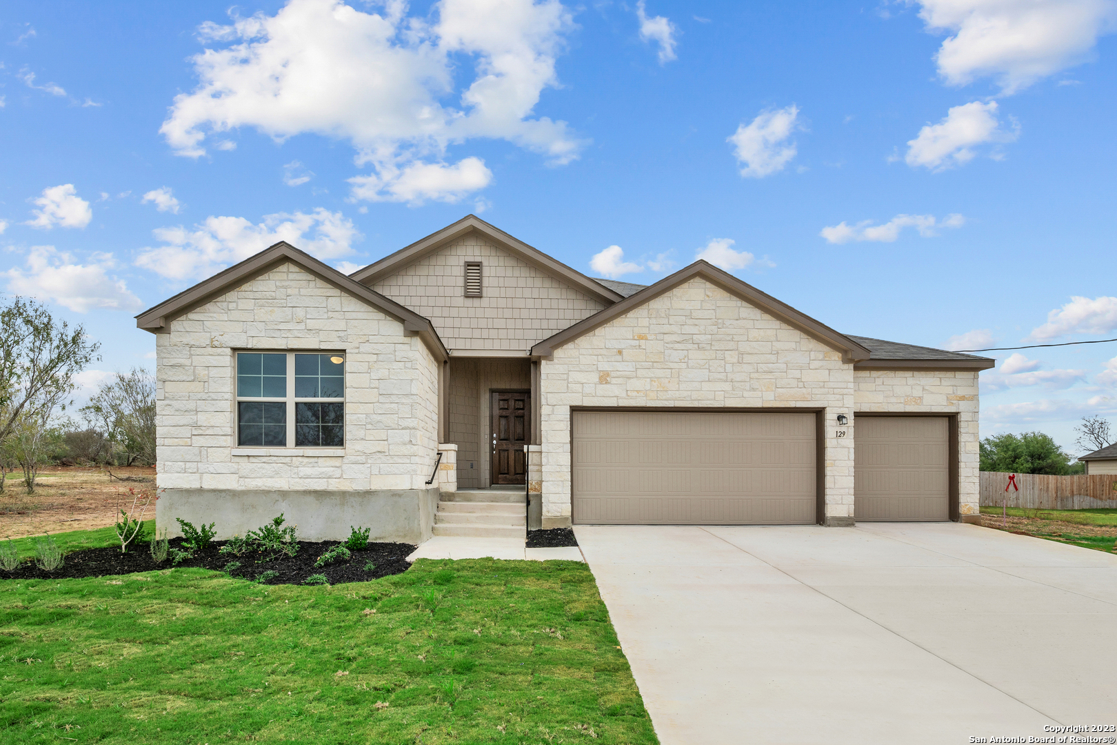 129 Cheyenne Drive Floresville TX 78114