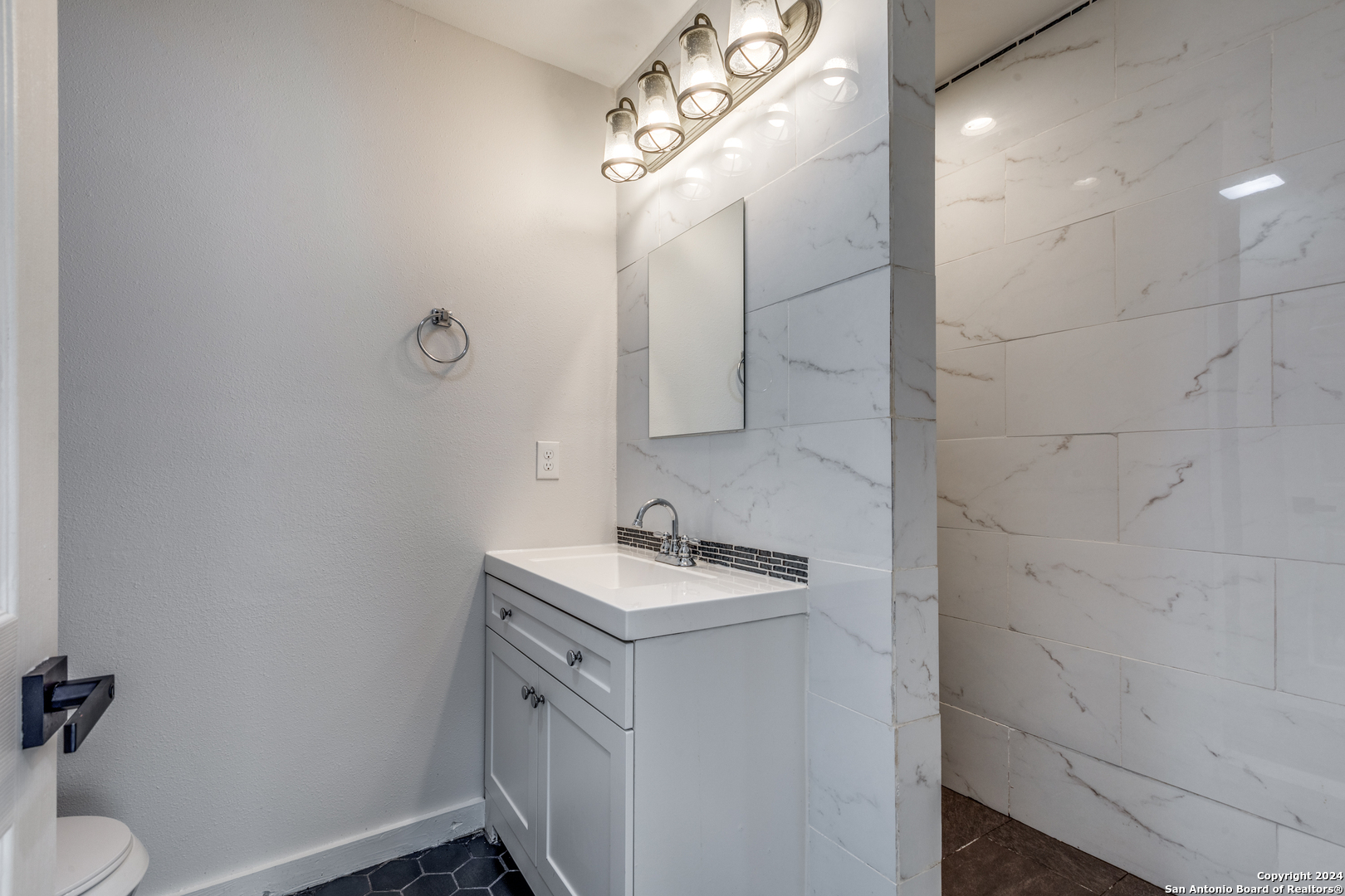 136 W Lambert Street San Antonio TX 78204